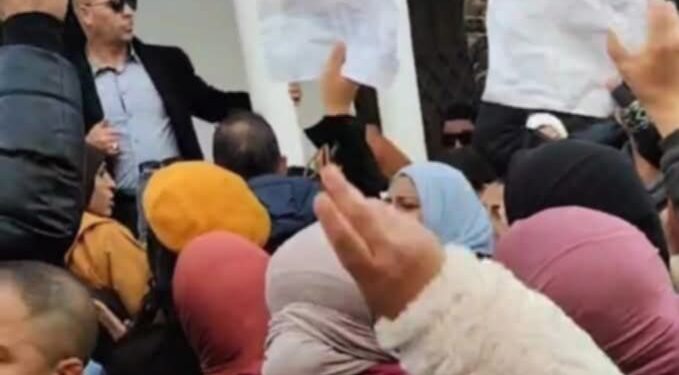 وقفة احتجاجيةللمرشدين التطبيقيين للتربية المتعاقدين للمطالبة بتسوية وضعيتهم وانتدابهم رسميًا