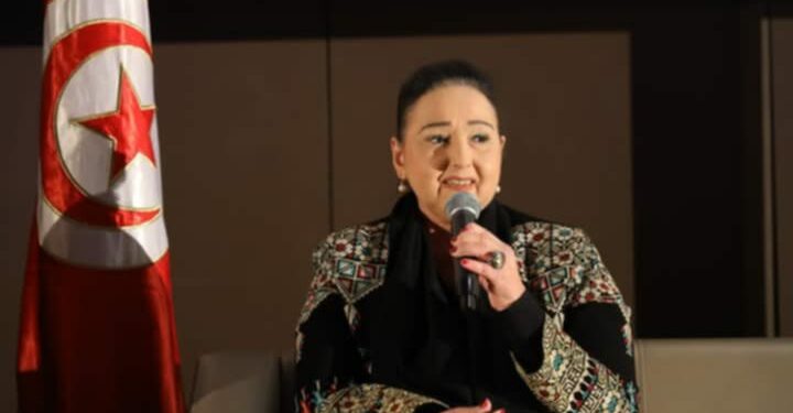 ايام قرطاج لفنون العرائس: وزيرة الشؤون الثقافية تحرص على مشاهدة عرض عرائسي