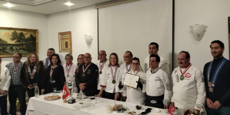 الشاف مهدي الزريبي يتألّق دوليًا في مسابقة L’Assiette Gourm’Hand ويؤكد قدرة أصحاب الهمم على التميّز في المطابخ الراقية