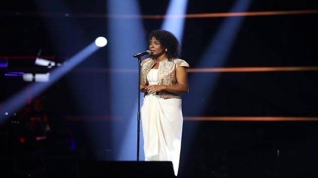 أنس بن سعيد تتألّق في “ذو فويس” وتعيد للأغنية التونسية بريقها