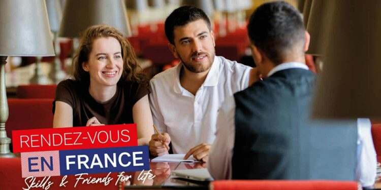 فرص الدراسة في فرنسا: إجراءات الترشح والدورة الرابعة من صالون «Le Forum des Mobilités»